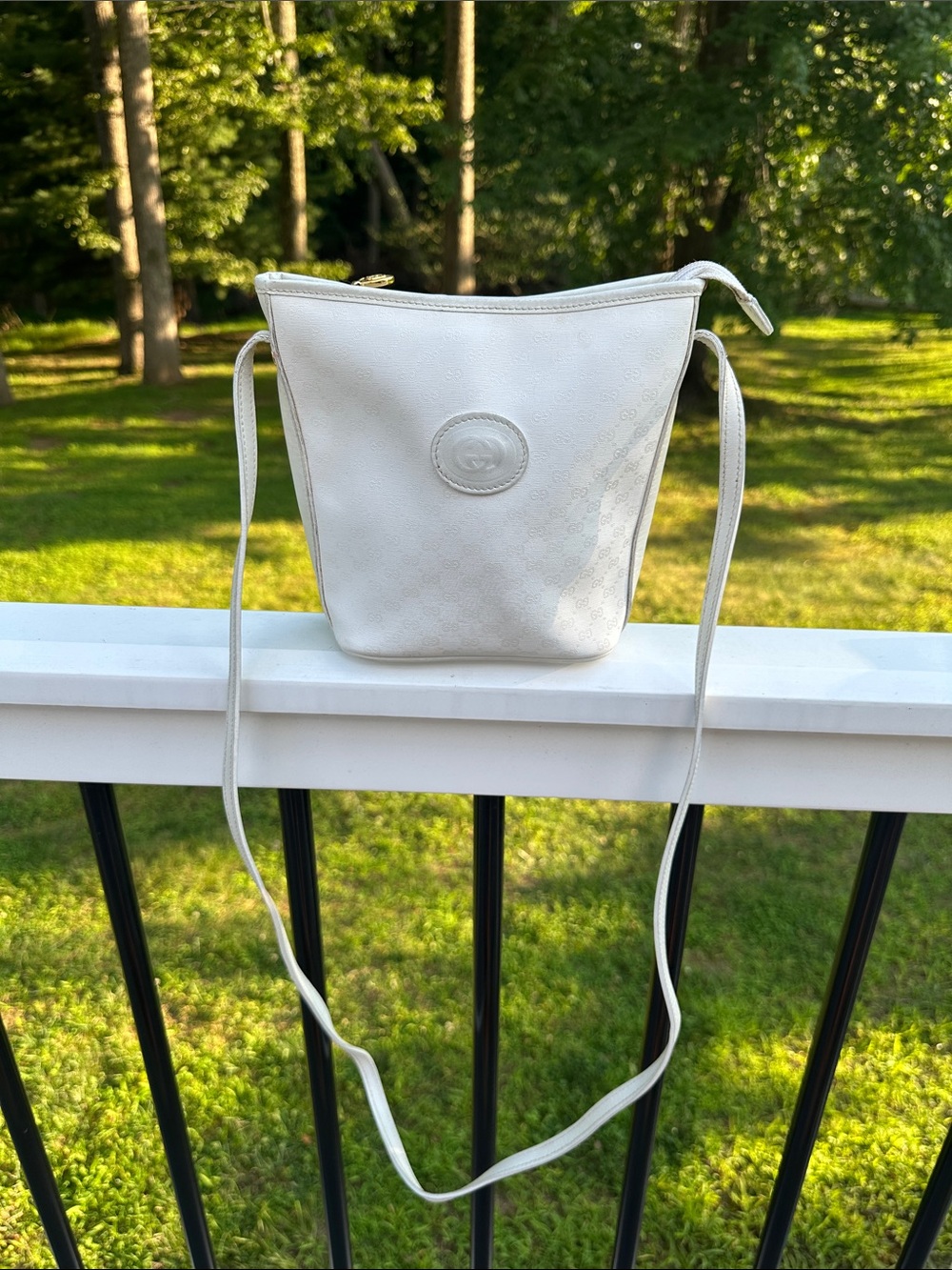 Gucci White Crossbody Bucket Bag